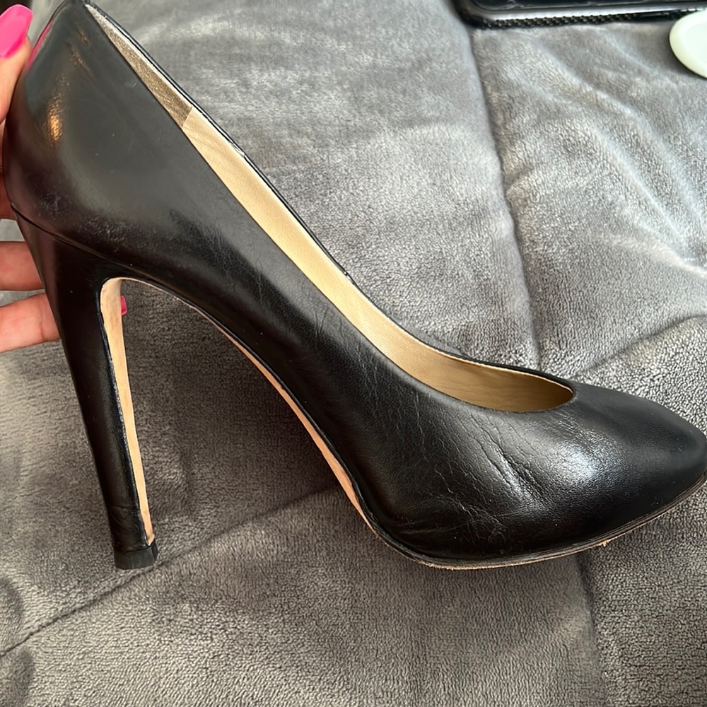 Black leather classic pump!